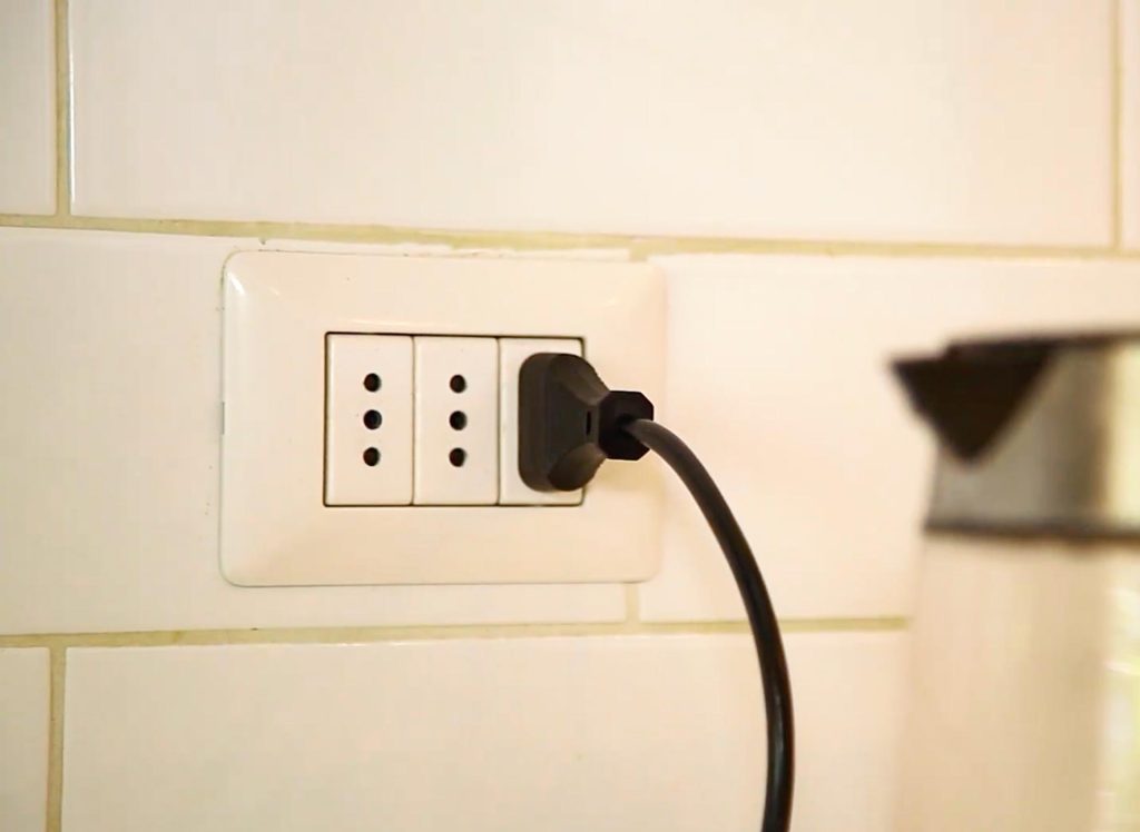 enchufe instalado en la cocina